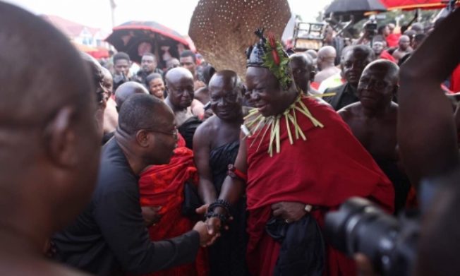 Powerful GFA delegation visit Manhyia to mourn with Asantehene