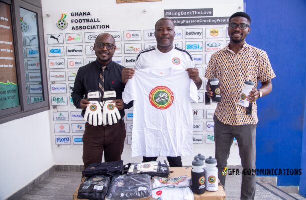 Ex-national goalkeepers Union present goalkeeper of the month awards to GFA ahead of 2024/25 season